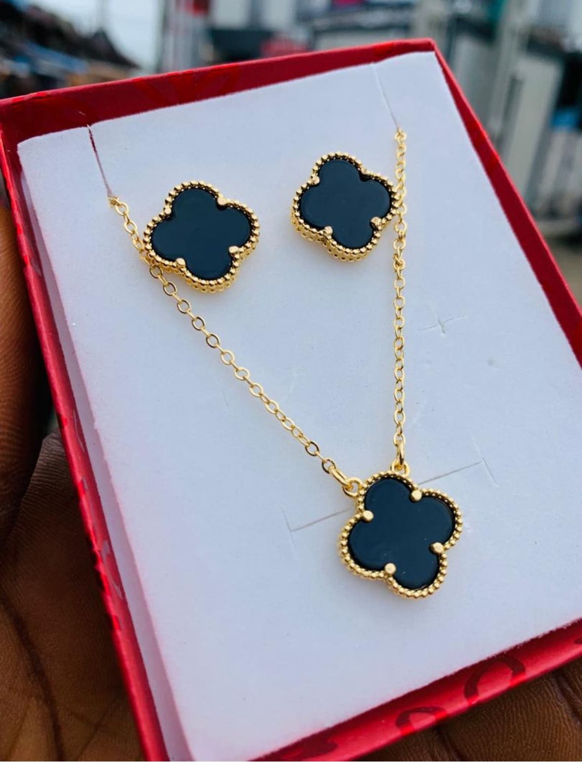 VCA necklace set