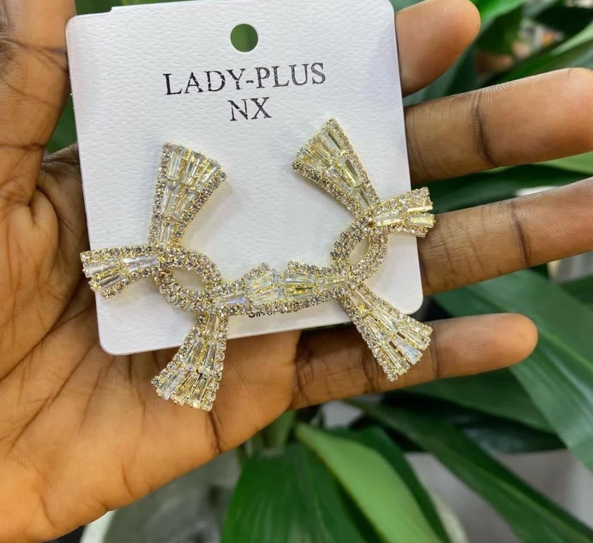 Classy stoned earring